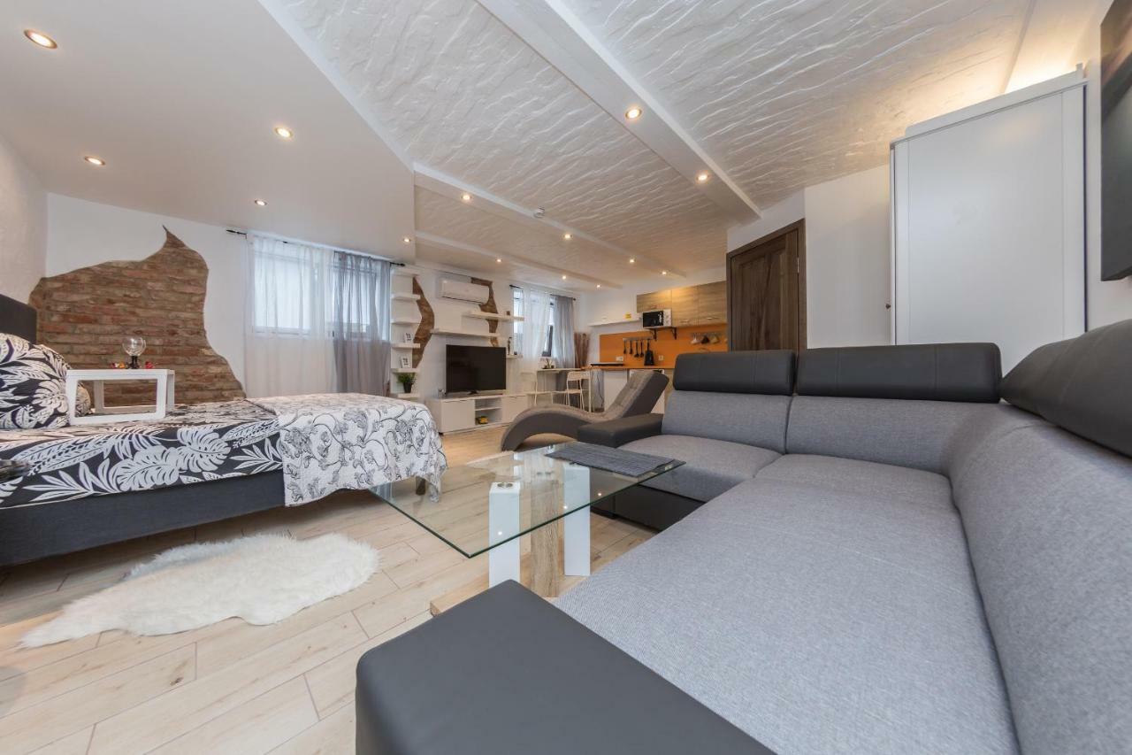 Trys Apartamentai Leilighet *